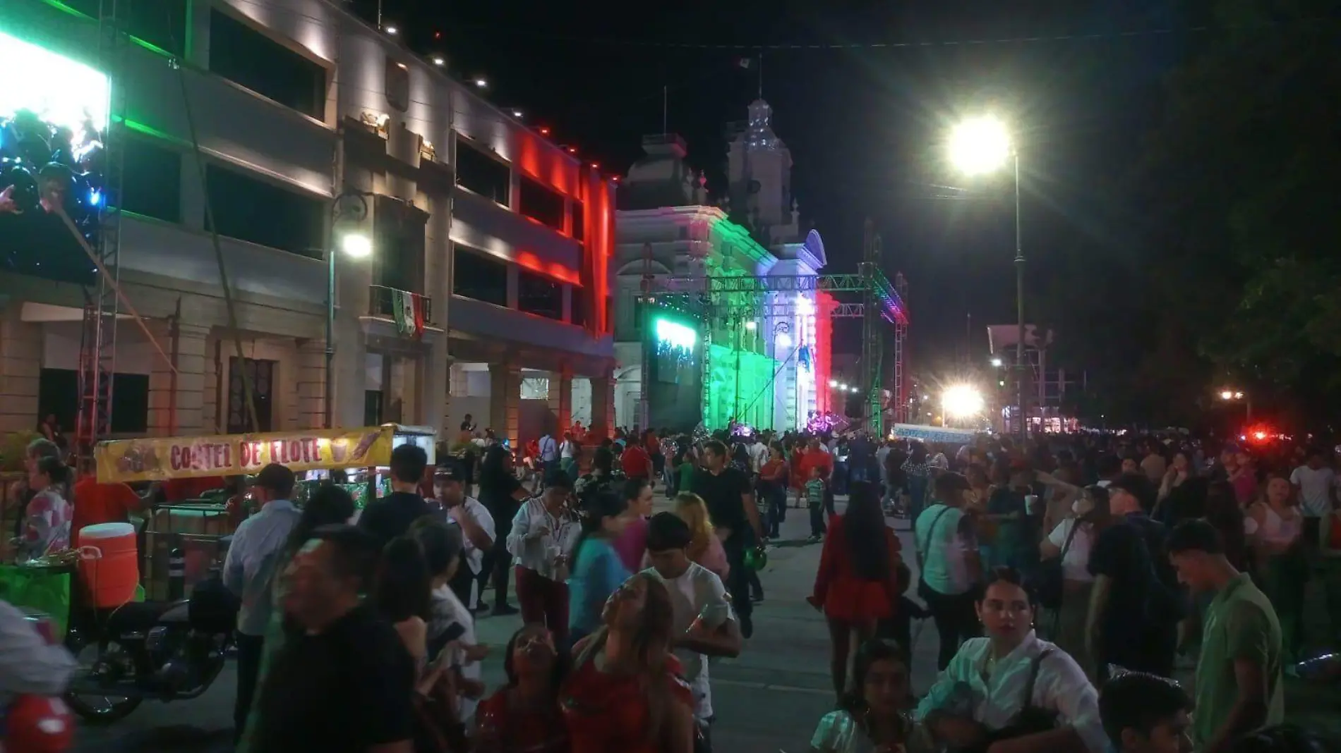 Plaza Zaragoza reúne hermosillenses para dar el Grito de Independencia